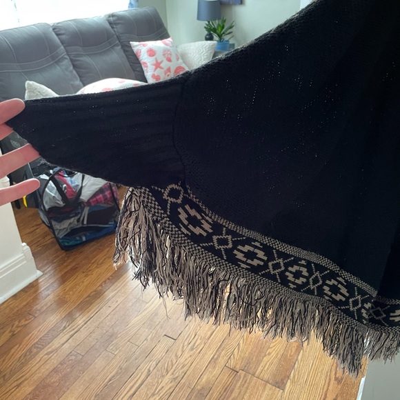 Derek Heart black poncho size xl - Picture 3 of 4
